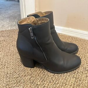 Natural Soul Black Vegan Leather Booties Sz 8.5